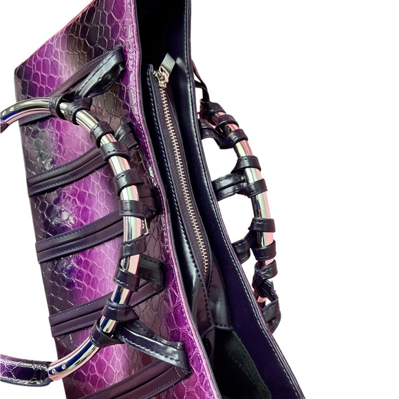 Purple handbag/purse and wallet. - Picture 12 of 16